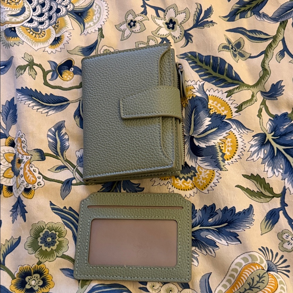 Green Textured Wallet and Card Holder